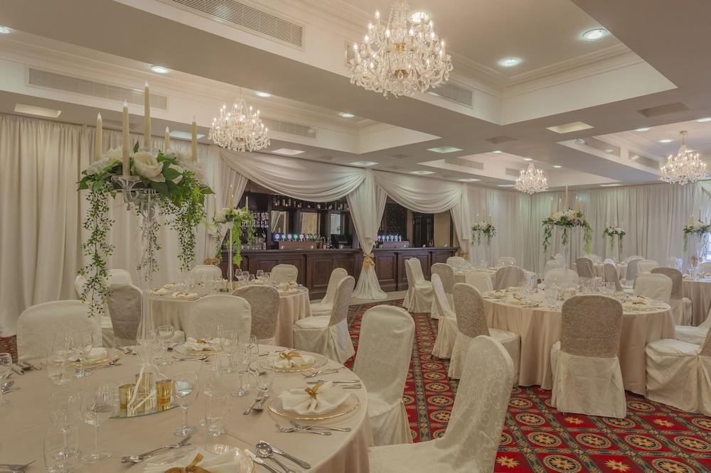 Glenroyal Hotel Мэйнут Экстерьер фото