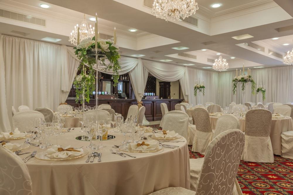 Glenroyal Hotel Мэйнут Экстерьер фото